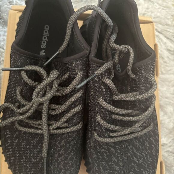 Adidas Yeezy Boost 350 V1 Triple Black 2016 shows BB5350 sneakers flats laces - Picture 7 of 12